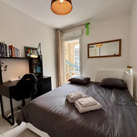 Moderne - Terrasse - Video Projecteur